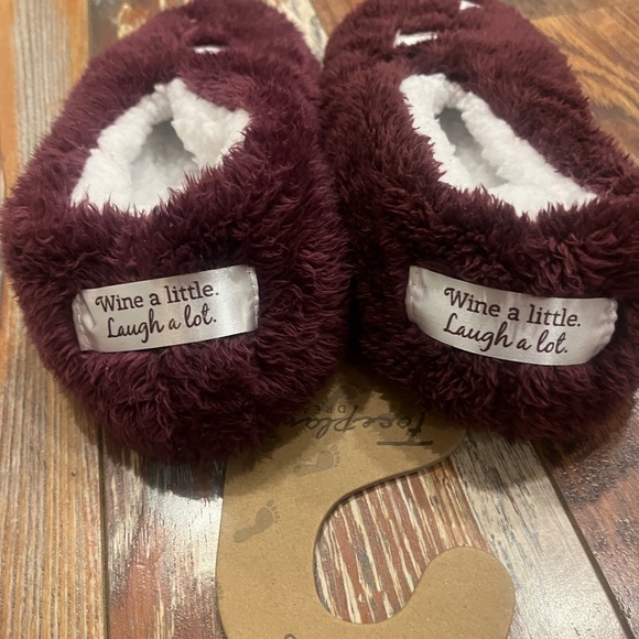 Size 7/8 Faceplant Dreams Plush Burgundy Slippers with Fun Wine Quote - Picture 4 of 6